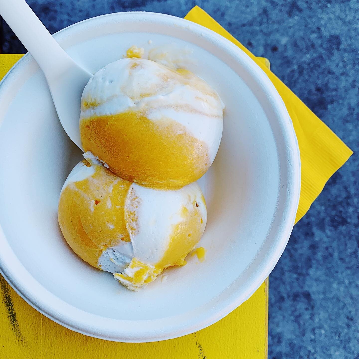 Are you ready for Spring? We sure are! Get out and catch some sun rays today while enjoying a scoop or two of our vegan favorite: 
Mango Coconut 🍦☀️🍦